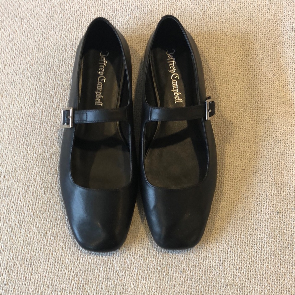 CUTE Jeffrey Campbell Mary Jane flats - sz 7